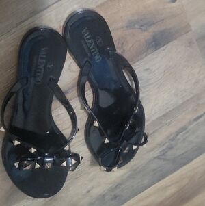 Valentino Garavani Jelly Rockstud Bow Thong Sandals Women's Black Size 39 8US